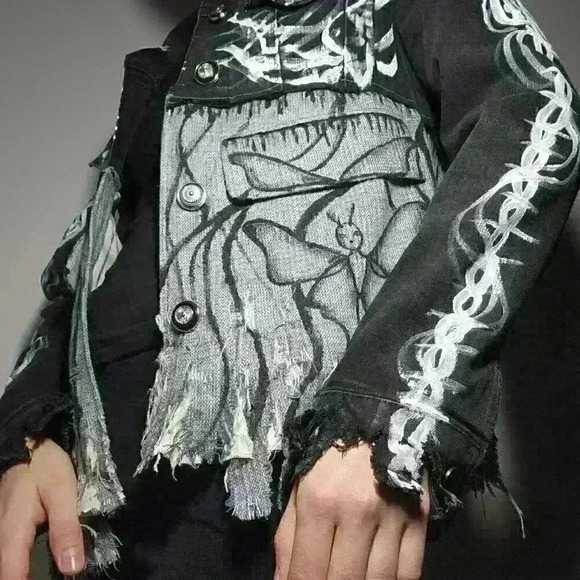 One-of-a-kind handmade  grunge / punk shredded butterfly painted denim jacket - Picture 4 of 16